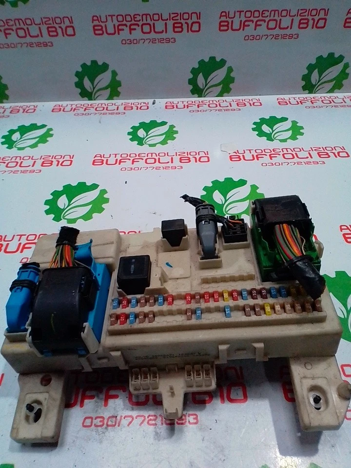 CENTRALINA PORTA FUSIBILI PER VOLVO V50 2° Serie 30765471 diesel 2000 (07>12) - Immagine 1 di 3