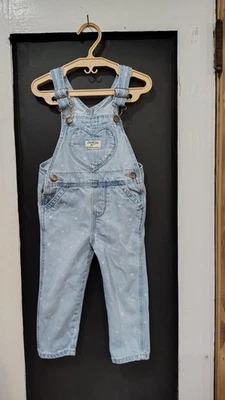 Niñas Oshkosh Azul Mono Vaquero Con Corazones Rosa Diseño Talla 2t Foto 1 de 4