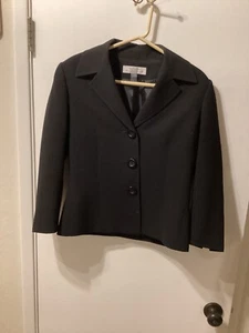 Women NWOT "Tahari" black 3 button short jacket. Size 8 Prev. Owned - Picture 1 of 2