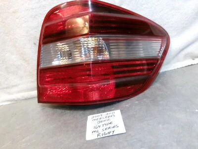Lanterna traseira direita 09 10 11 Mercedes Benz 164 tipo ML350 ML450 ML500 ML63 - Imagem 1 de 4