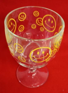 Vintage 1970s Yellow Smiley Face Glass Goblet Mug Carnival Prize Large 16oz - Picture 1 of 10