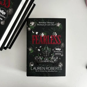 *SIGNED* INDIGO EXCLUSIVE:Fearless by Lauren Roberts (Includes Bonus Content) - Picture 1 of 17