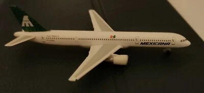 Herpa Wings 31378 1:500 Boeing 757-200 Mexicana Juan Pablo II N763MX  - Immagine 1 di 2
