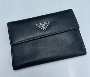VTG PRADA Saffiano Leather Trifold Compact Wallet Black Small Logo Plate Snap - Picture 1 of 12