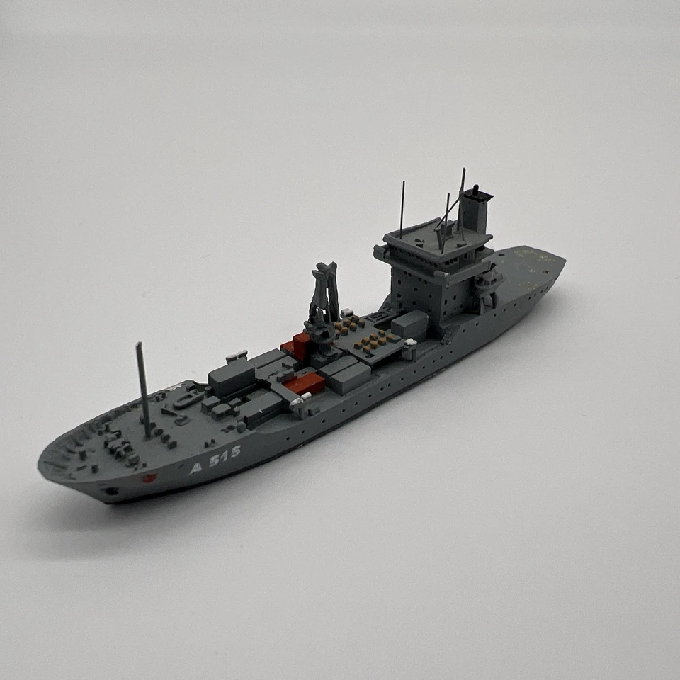 Albatros ALK 54A •Barco de reparación de depósito principal alemán 1993 • Línea de flotación • Escala 1:1250  Foto 1 de 4