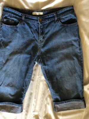 Pantalones cortos/capri Levis 512 para mujer usados en excelente estado con puños Foto 1 de 4