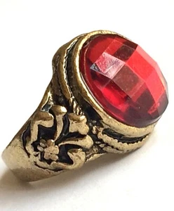 Vtg Fleur de Lis Cocktail Ring Size 7 Flower Simulated Red Ruby Gold Brass Tone - Picture 1 of 11
