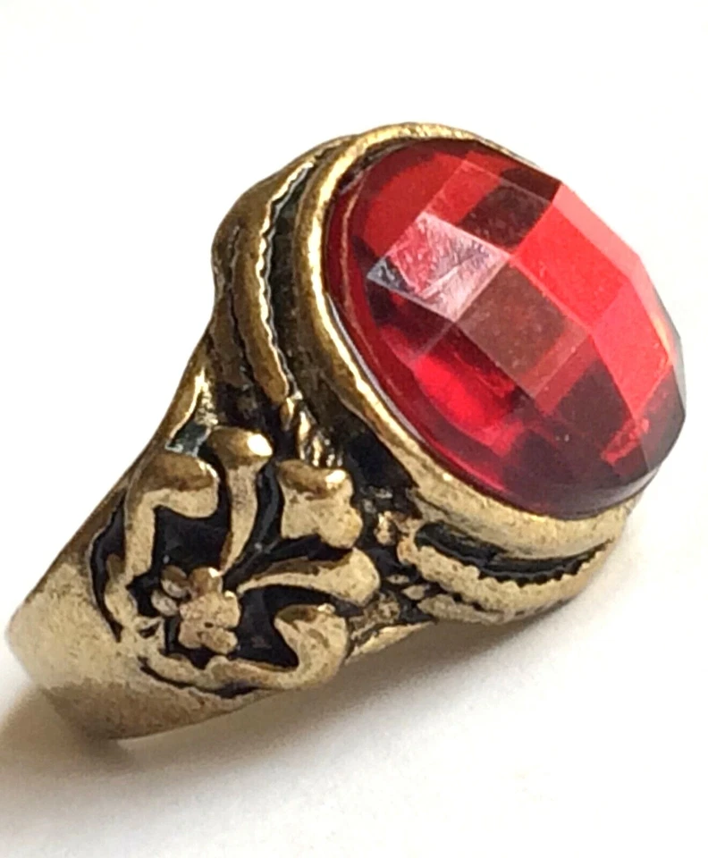 Anillo de Cóctel Flor de Lis Dorado De Colección Talla 7 Flor Simulada Rojo Rubí Tono Latón Foto 1 de 4