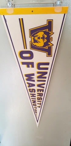 WASHINGTON HUSKIES  PAC 12 RETRO VINTAGE FELT PENNANT 2/11/23 Cover