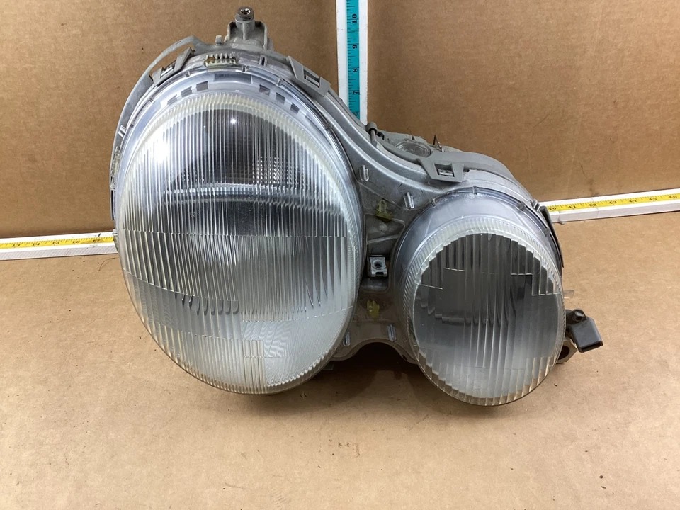 Передняя правая фара в сборе со стороны пассажира для Mercedes-Benz E320 1996-1999 годов выпуска - Изображение 1 из 4