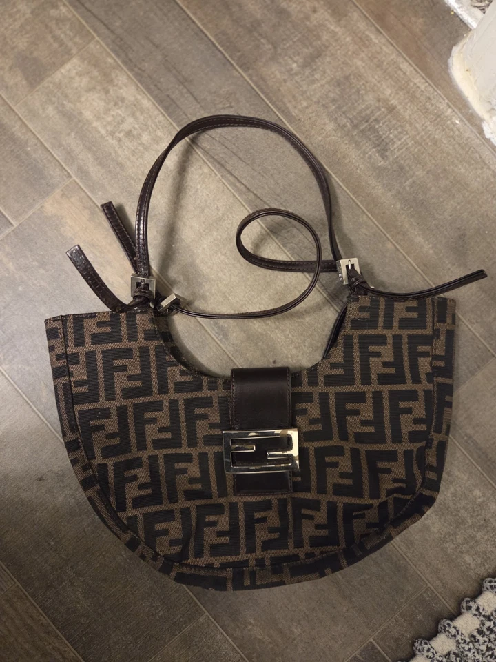 Bolso de Hombro Fendi Zucca Half Moon Mamma Baguette Cuero Marrón Logo Italia Foto 1 de 4