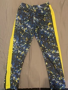 Neu Nike Sportswear Camo Tribute kleine Hose für Herren blau gelb AR3200 418 - Bild 1 von 5