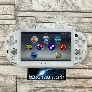 Console gioco PS Vita PCH-2000 ZA12 Wi-Fi PlayStation modello slim bianca SONY usata - Foto 1 di 15