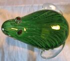 Figurine paperasse grenouille aux yeux rouges en verre vert de Murano