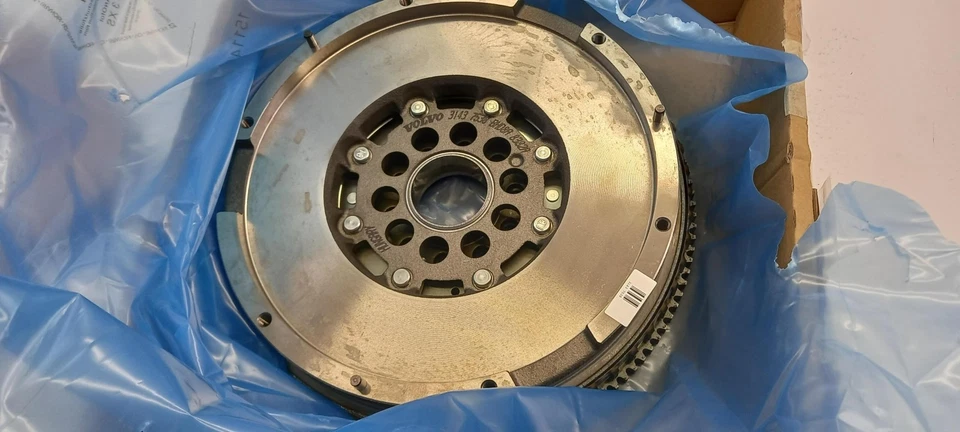 Original VOLVO V70 S60 V60 V40 2.0 D Schwungrad 31437538 B-Ware - Bild 1 von 1
