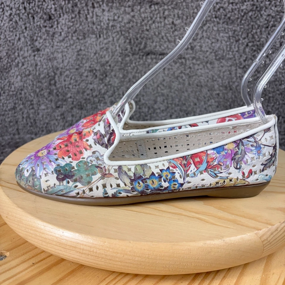 Zapatos en aerosoles You Betcha planos para mujer talla 7 cuero floral perforado sin cordones Foto 1 de 4