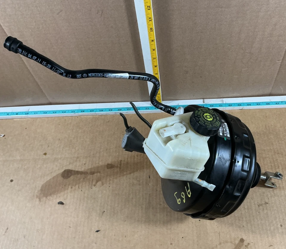 2010-2015 Mercedes-Benz C250 Power Brake Booster Master Cylinder Reservoir OEM - Image 1 of 4