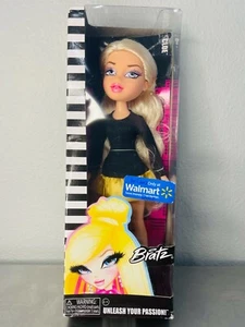 NUEVO BRATZ CLOE 10" MUÑECA WALMART EXCLUSIVO MGA ROPA BOTAS NUEVAS EN CAJA - Imagen 1 de 4