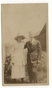 Vintage Foto hübsche Frau Mann antike Hochzeit Gäste A17 - Bild 1 von 1