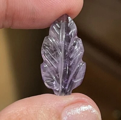 9ct 24.6x12.8x4mm Purple Leaf Carved Flat Back Amethyst Cabochon Gem - Image 1 of 4