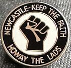 NEWCASTLE UNITED KEEP THE FAITH HOWAY THE LADS Badge Stud fitting 16mm Die
