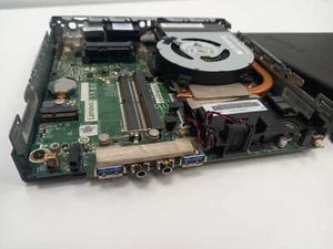PIEZAS Lenovo ThinkCentre M700 Pequeño escritorio Intel i3-6100T Windows 10Pro Licencia - Imagen 1 de 15