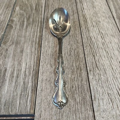 Cuchara para servir Angelique by International de plata esterlina perforada 8 3/8" original Foto 1 de 4