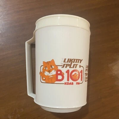 Taza Aladdin Likitty Split B101 KDAB-FM Radio Ogden, Utah 12 oz promocional de la década de 1980 Foto 1 de 4