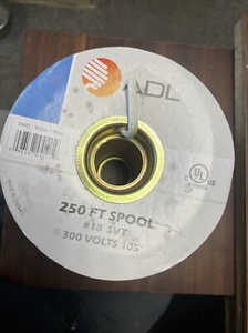 ADL D902 250' Polea Iluminación Colgante Alambre a Granel 18/3 SVT Cable 300 VOLT Blanco - Imagen 1 de 2