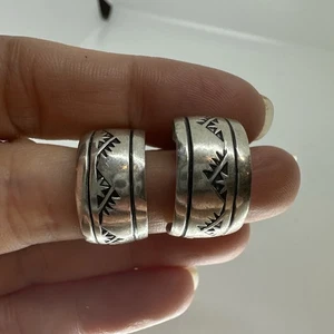 102. Orecchini a cerchio Navajo sud-ovest argento sterling nativi americani 3/4" - Foto 1 di 8