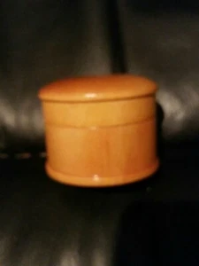 Small Wooden round Box vintage 2x2 inches - Picture 1 of 11
