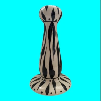 Evandale Porcelain Handpainted Zebra White Black Stripe 7” Signed Noble Foto 1 de 4