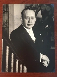 CARLOS ROMULO SIGNED PHOTO, GEN. MACARTHUR WWII, PULITZER PRIZE, UNITED NATIONS - Picture 1 of 1