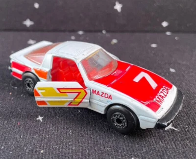 Coche de juguete fundido a presión abierto puertas blancas/rojas Mazda RX7 1982 Matchbox de colección Foto 1 de 4