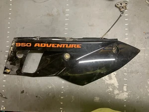 KTM 950 ADVENTURE 04 2004 LEFT SEAT / TAIL SIDE FAIRING COVER COWL - Picture 1 of 4