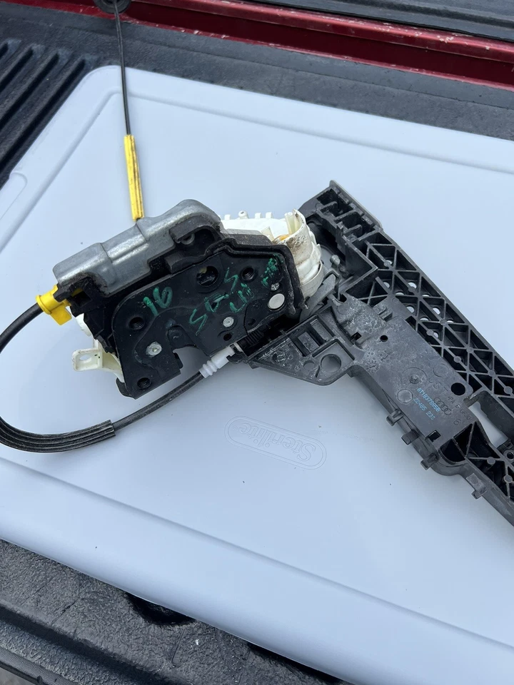 Audi SQ5 2016 conjunto de pestillo de puerta delantera izquierda, usado OEM  Foto 1 de 1