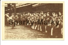 CANADA WW2  New Army Ready to Board the Transport Overseas Vintage Postcard Q01