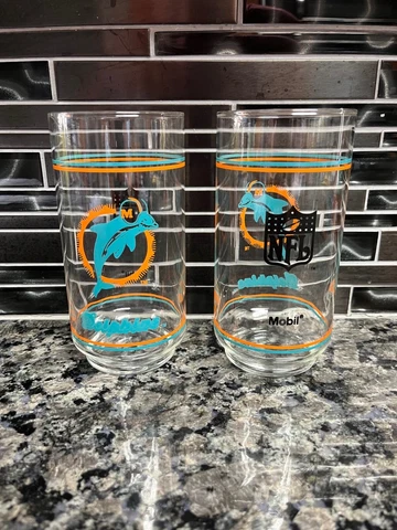 Vintage 1980 Miami Dolphins NFL 14oz Drinking GlassNFL Mobil Gas-Set 2 Free Ship Cover