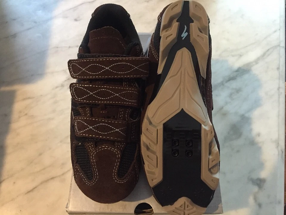 Novo na caixa 2015 Specialized Riata • Tamanho 36 • Brown Spin/Mountain 2 parafusos SPD  - Imagem 1 de 1