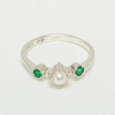 10k White Gold Cultured Pearl Emerald Womens Trilogy Ring - Sizes 4 to 12 - Image 1 of 4