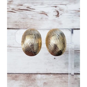 Pendientes de Clip Vintage - Patrón de Línea Tono Dorado Ovalado 1 y 1/8" - Imagen 1 de 6