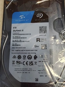 Seagate SkyHawk 8TB Surveillance Internal Hard Drive HDD St8000VEZ01 LPV061 *NEW - Afbeelding 1 van 4
