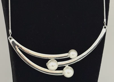 WHBM Casa Blanca/Mercado Negro Tono Plata Imitación Perla Blanca Barra Colgante Collar Foto 1 de 4