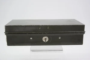 Caja de efectivo vintage Cream City Lock ~ cerradura Yale de acero verde militar con llave - Imagen 1 de 7