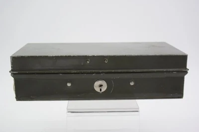 Caja de efectivo vintage Cream City Lock ~ cerradura Yale de acero verde militar con llave Foto 1 de 4