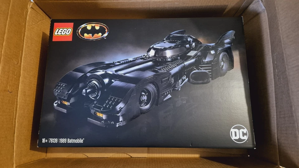 Lego 76139 DC Super Heroes 1989 Batmobile - Fast UPS