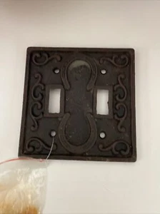 Vtg Brown Farmhouse Ornate Cast Iron Double  Light Switch Plate Cover Horseshoes - Picture 1 of 4