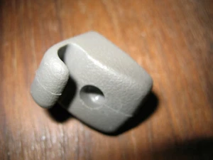 Clip para parasol Isuzu Rodeo 1993-1997 (1) marrón - Imagen 1 de 5