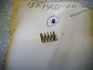 NOS OEM Yamaha Aria Adj Molla 1966-05 YZ50 Moto RD250 Strada SC500 137-14133-00 - Foto 1 di 3