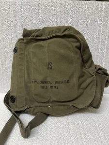 Vtg US ARMY PROTECTIVE FIELD GAS MASK M 17 A1 WITH BAG VIETNAM FOR TRAINING - Picture 1 of 12